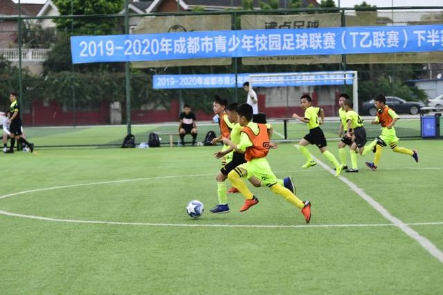 郭嘉璇去世 北京足协回应争议 多家足球俱乐部发声
